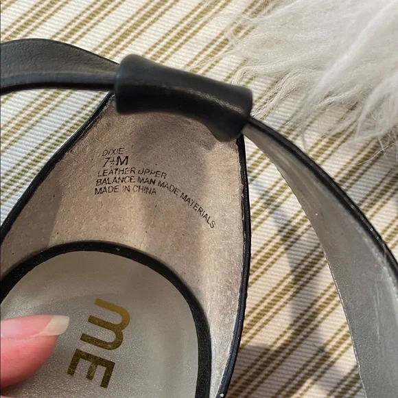 Me Too Elegant Leather Black Women's Sandals - Picture 7 of 8